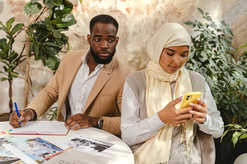 man peeking at woman smartphone
